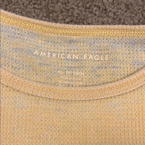 Yellow ruffled t-shirt - Picture 2 of 3